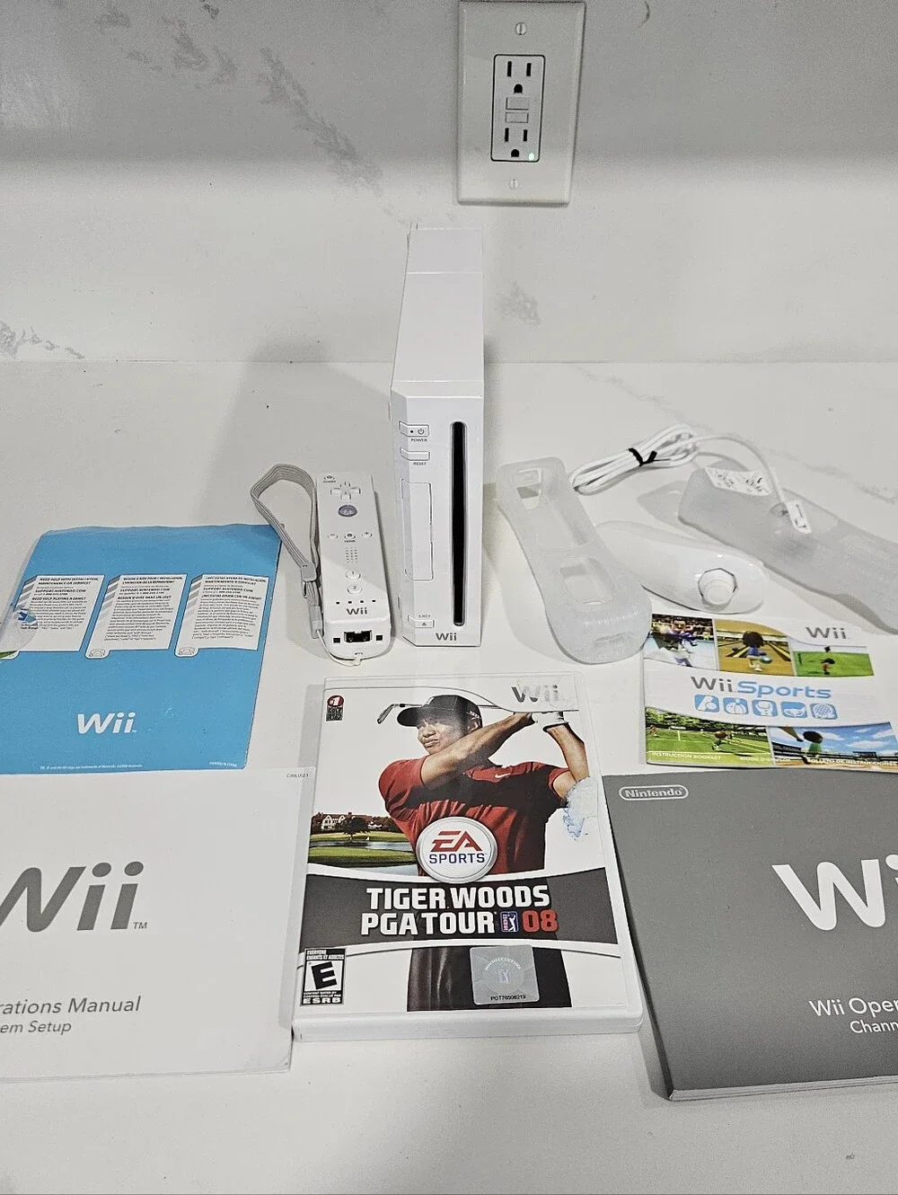 Nintendo Wii Console Bundle White RVL-001/Wii Remote And More No Power Cable